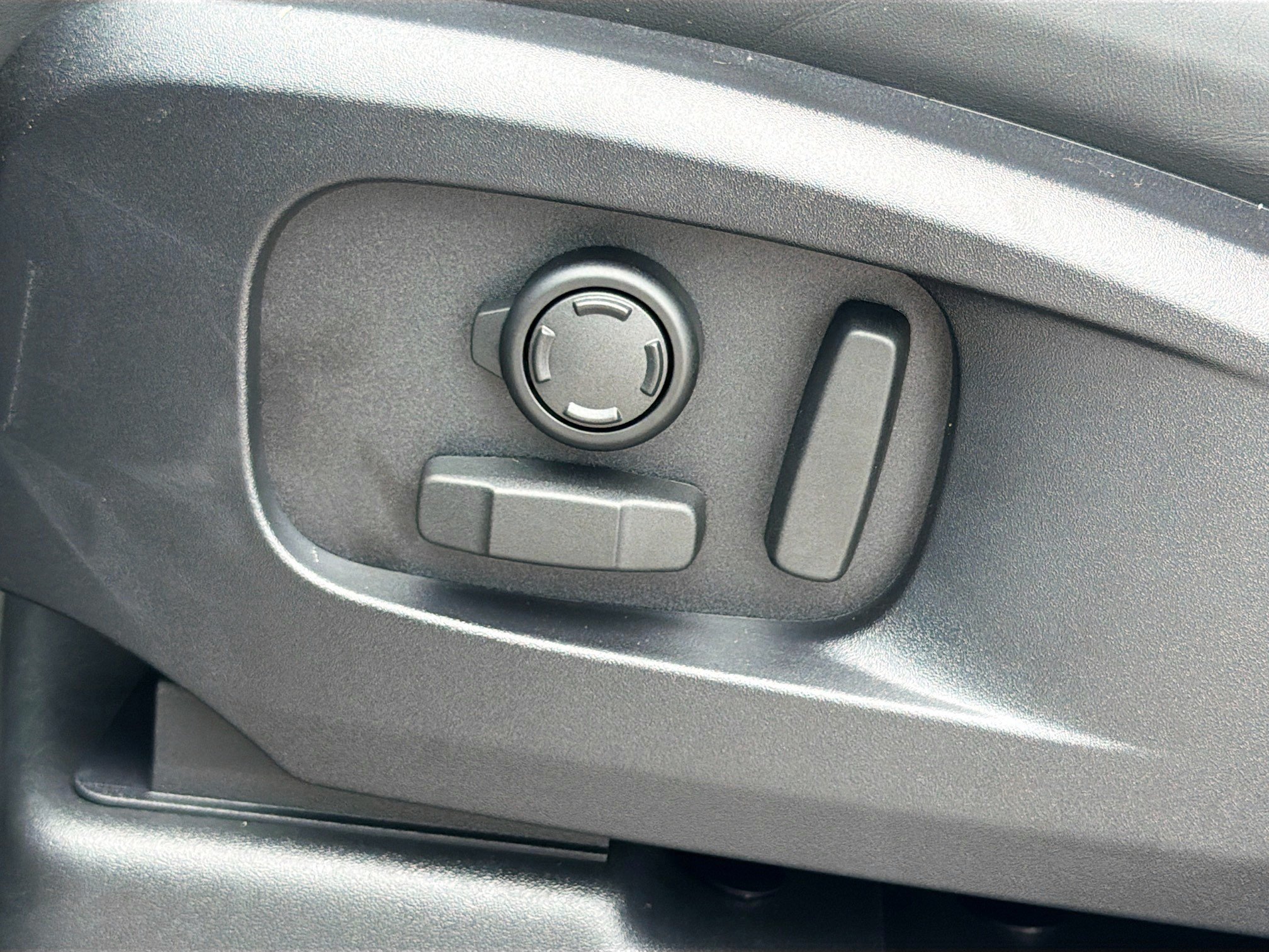 New 2026 Borasco Grey Land Rover X-Dynamic SE image 25