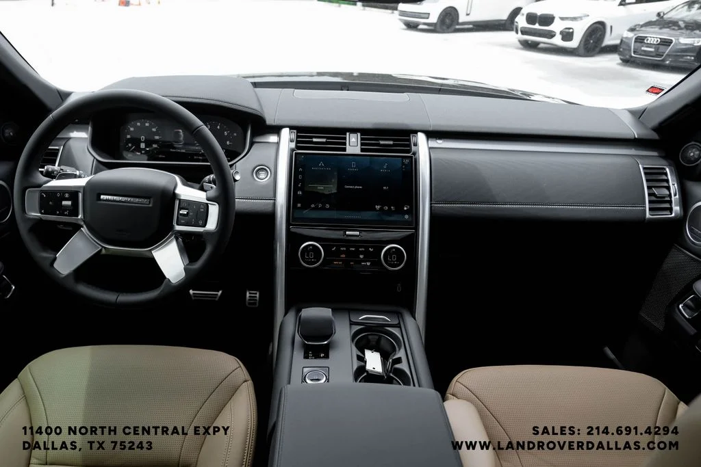 New 2026 Santorini Black Metallic Land Rover Dynamic SE image 12