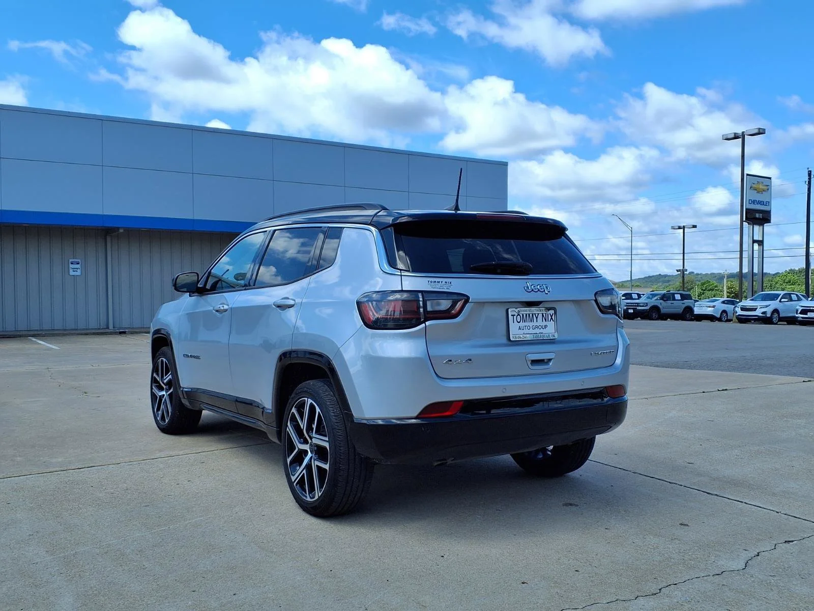 Used 2025 Silver Zynith Metallic Clearcoat Jeep Limited image 21