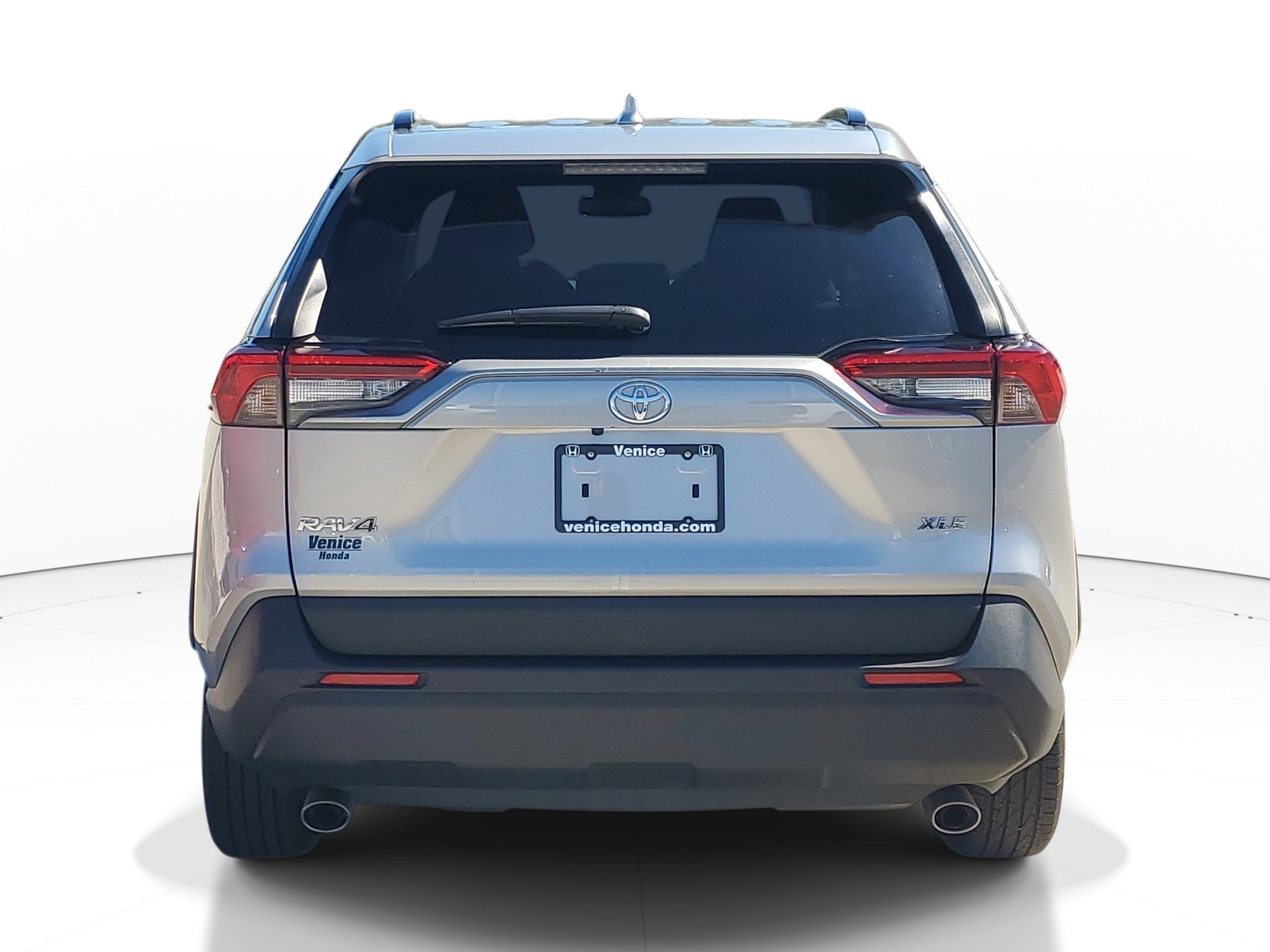 Used 2021 Silver Sky Metallic Toyota XLE image 4