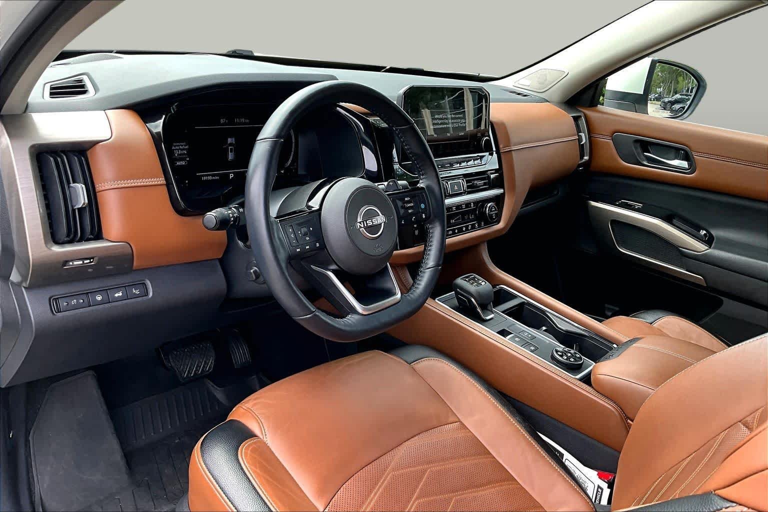 Used 2022 Pearl White Tricoat Nissan Platinum image 18