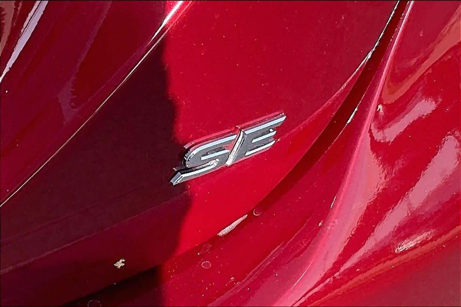Used 2018 Ruby Flare Pearl Toyota SE image 10