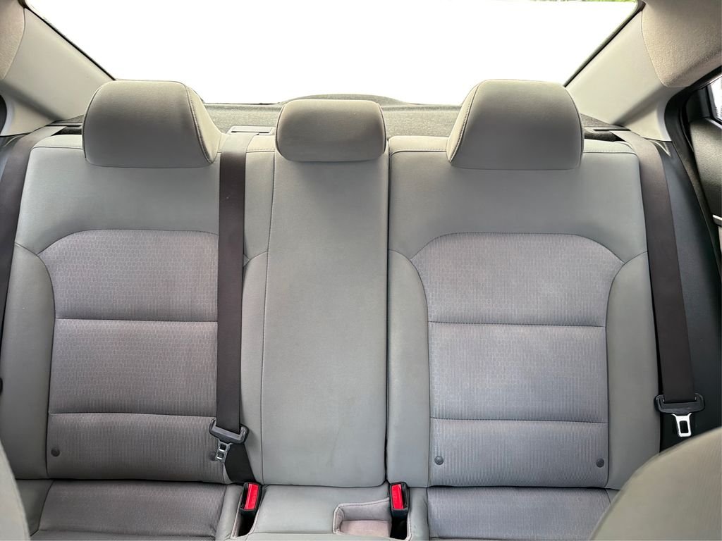 Used 2017 Shale Gray Metallic Hyundai SE image 15