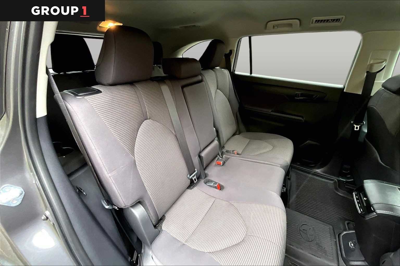 2025 Toyota Highlander LE - Photo 20