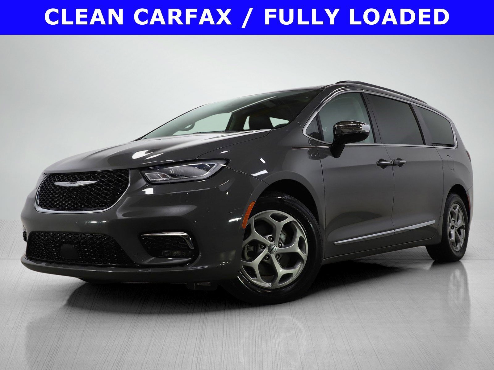 2023 Chrysler Pacifica Limited's photo