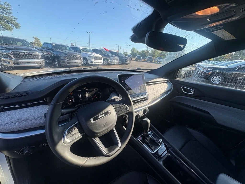 Used 2024 White Jeep Latitude image 13