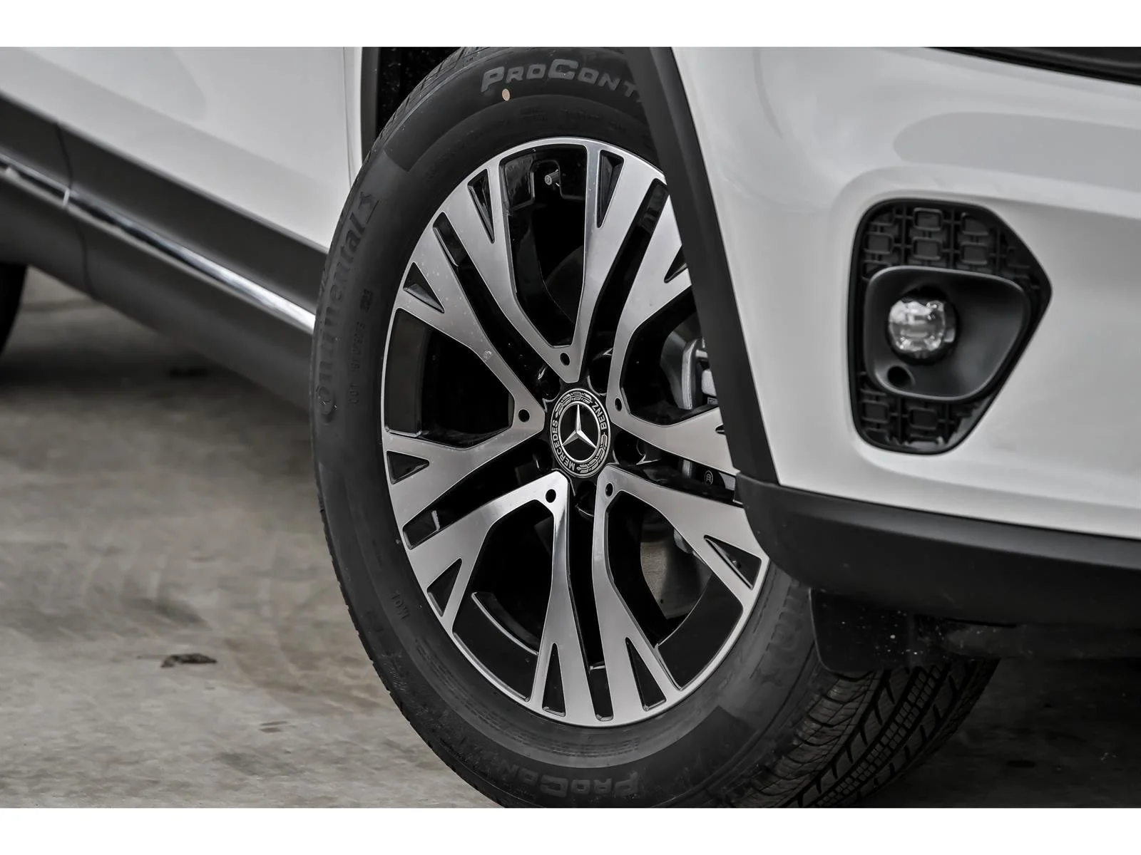 New 2026 Polar White Mercedes-Benz GLB 250 image 30