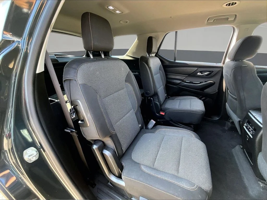 Used 2018 Gray Chevrolet LT image 29