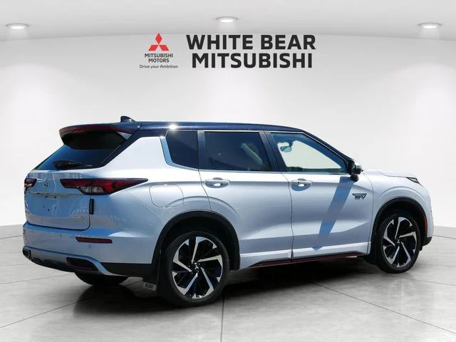 Used 2023 White Diamond/Black Roof Mitsubishi SE image 5