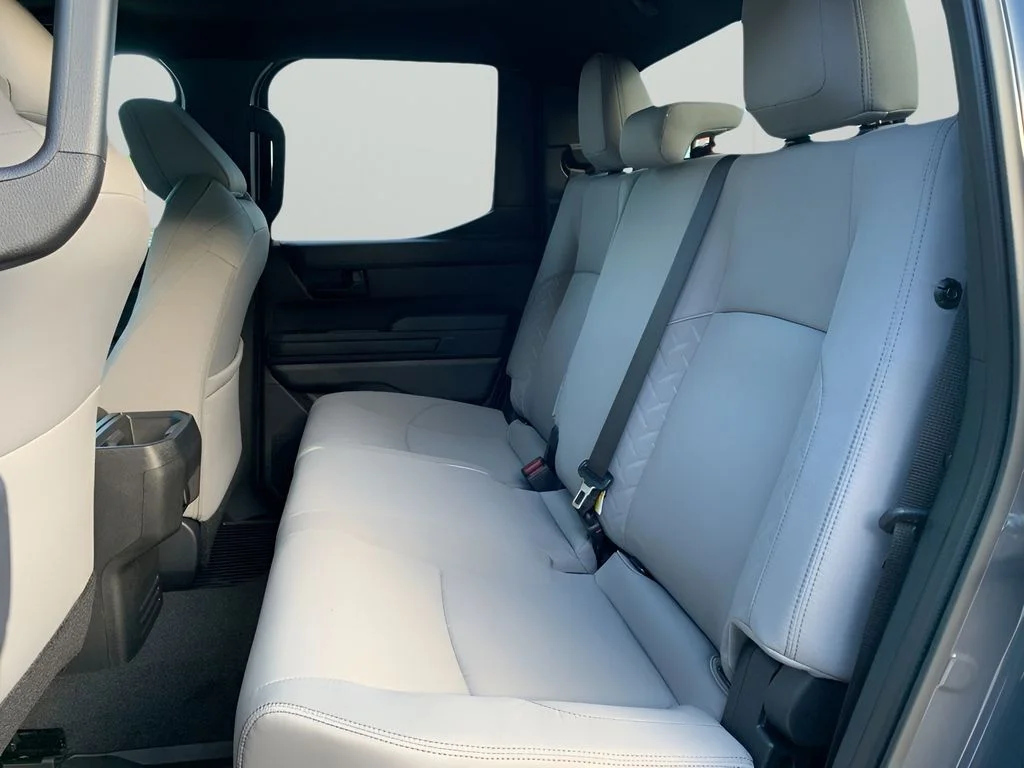 Used 2025  Toyota SR5 image 12