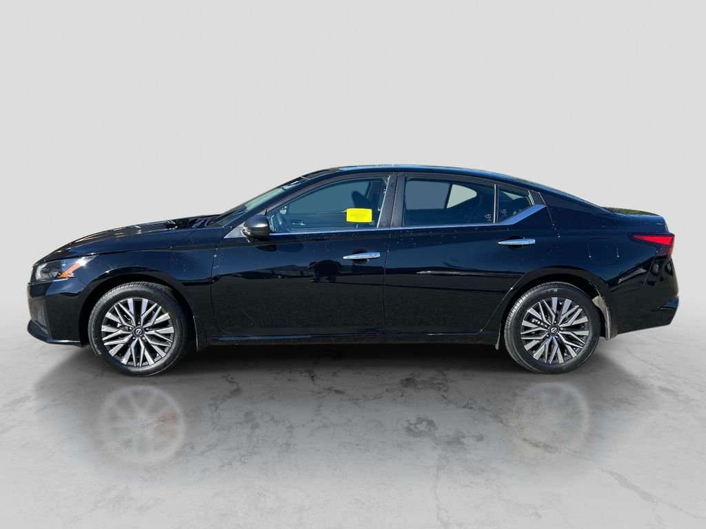 Used 2024 Black Nissan 2.5 SV image 2