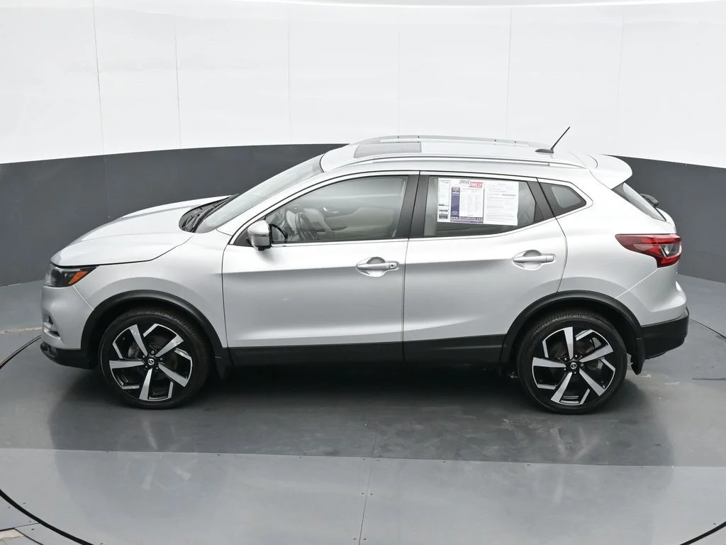 Used 2021 Silver Nissan SL image 18