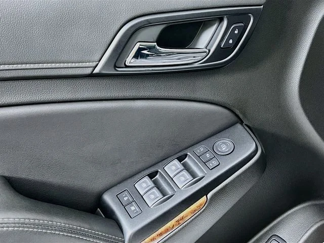Used 2019 Beige Chevrolet Premier image 9