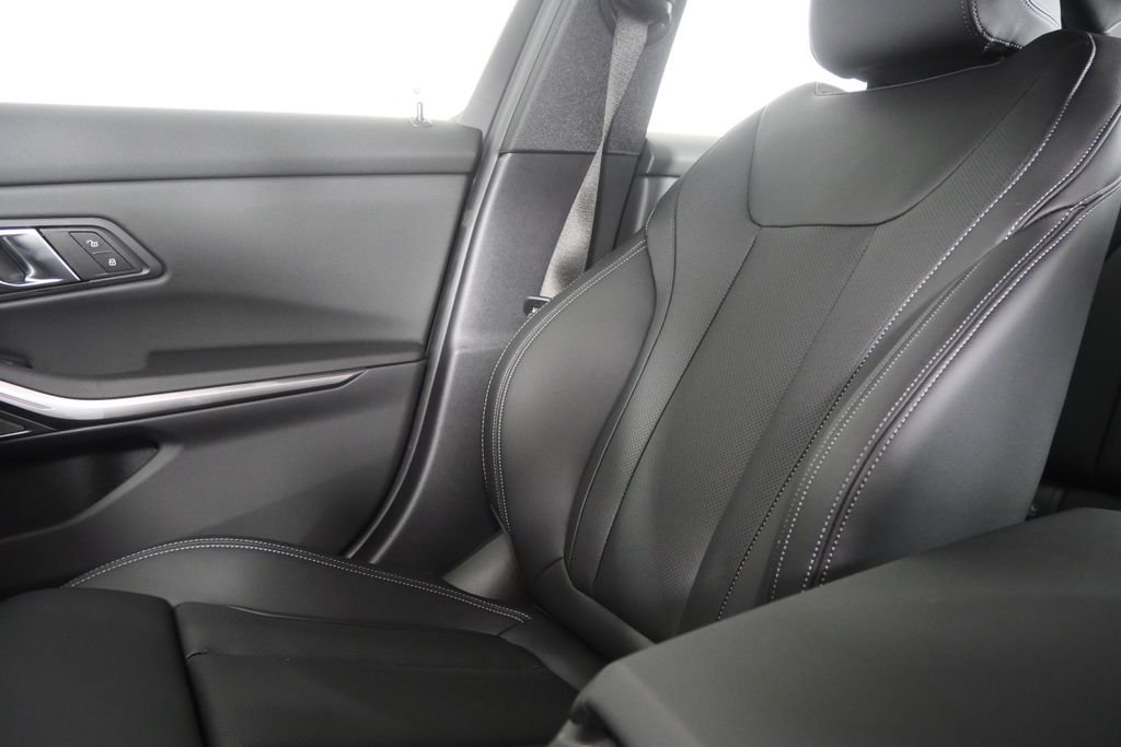 New 2026 Black Sapphire Metallic BMW 330i image 21