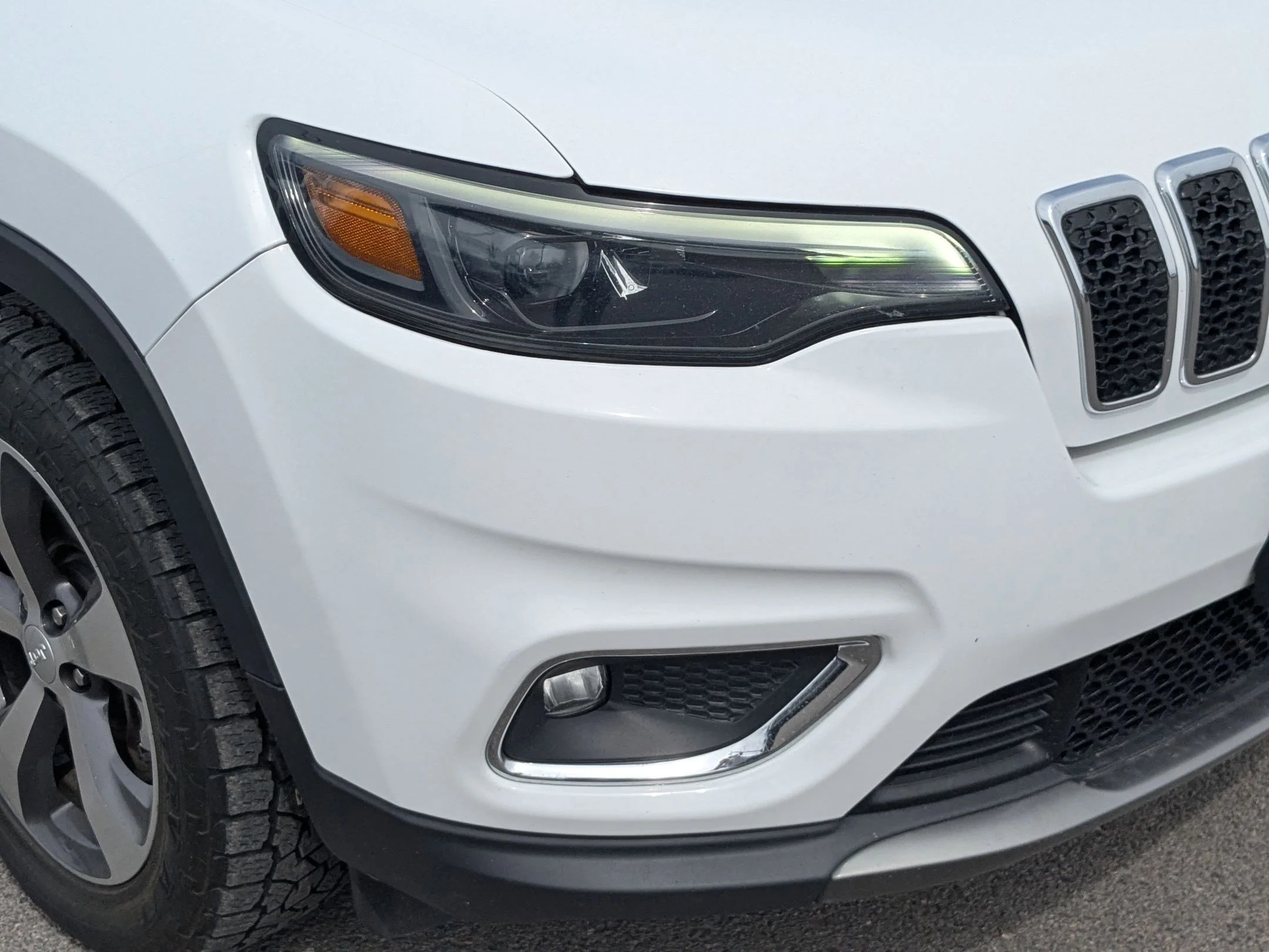 Used 2020 Bright White Clearcoat Jeep Limited image 11