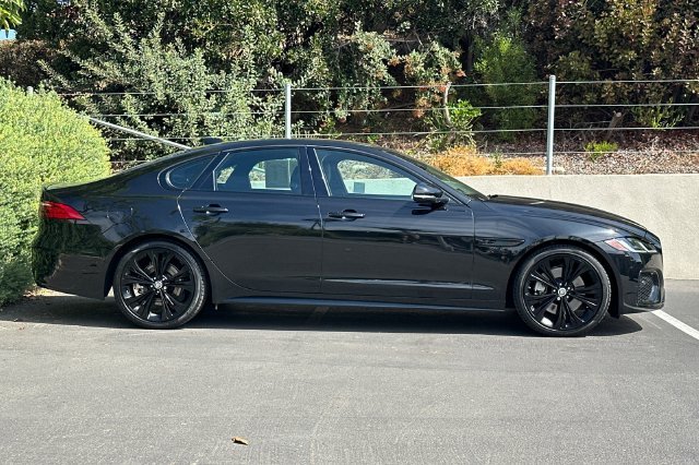 Used 2024 Black Jaguar R-Dynamic SE image 6