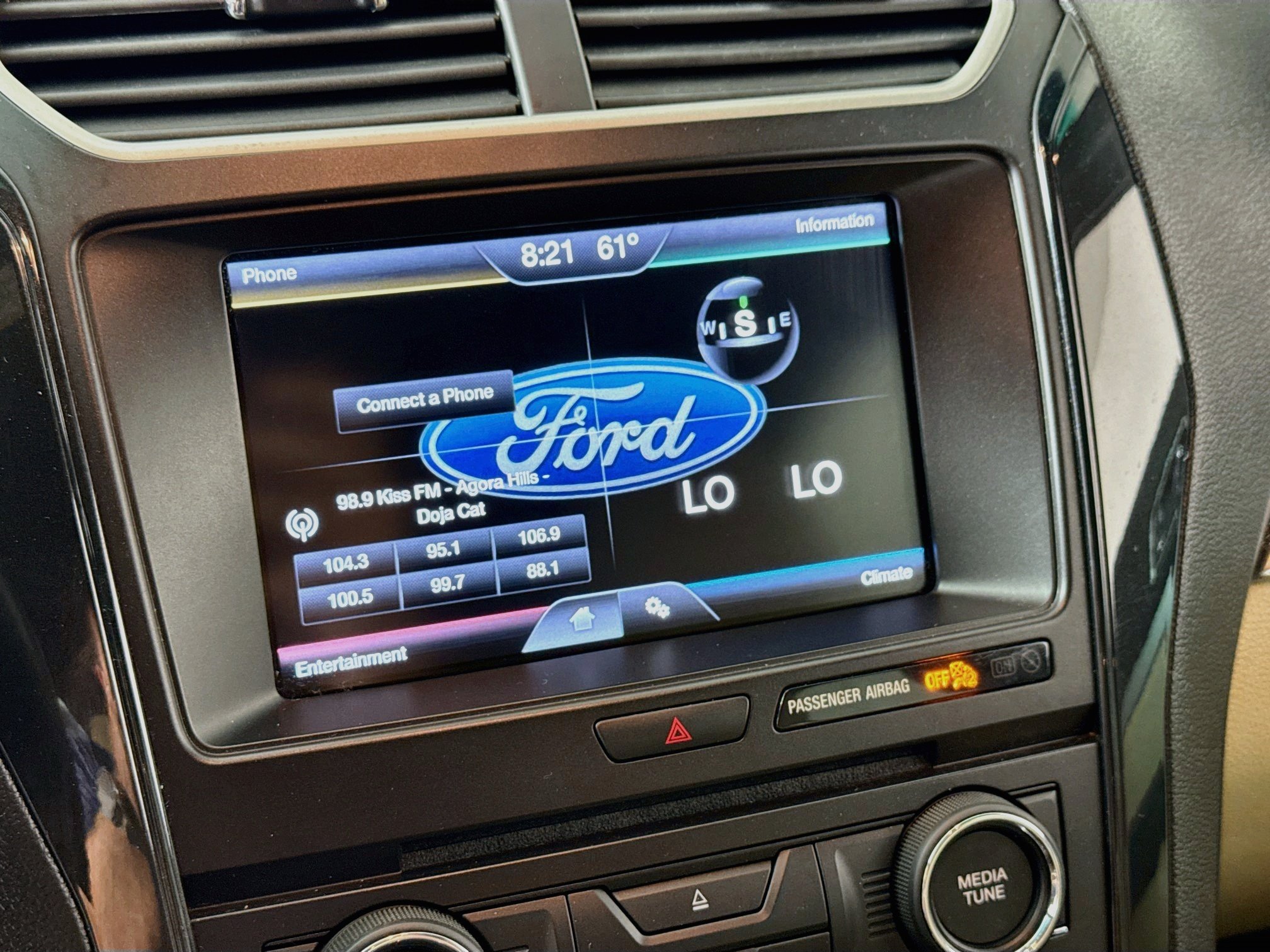 Used 2016 White Platinum Metallic Tri-Coat Ford XLT image 5