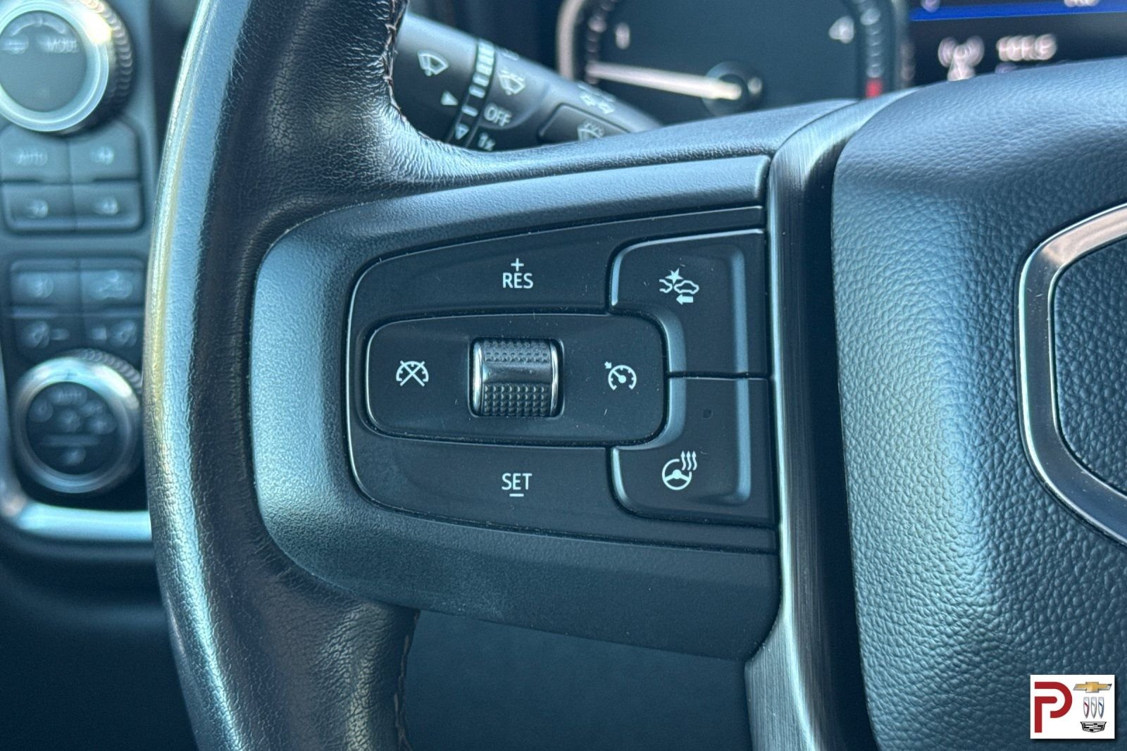 Used 2022 White GMC AT4 image 27