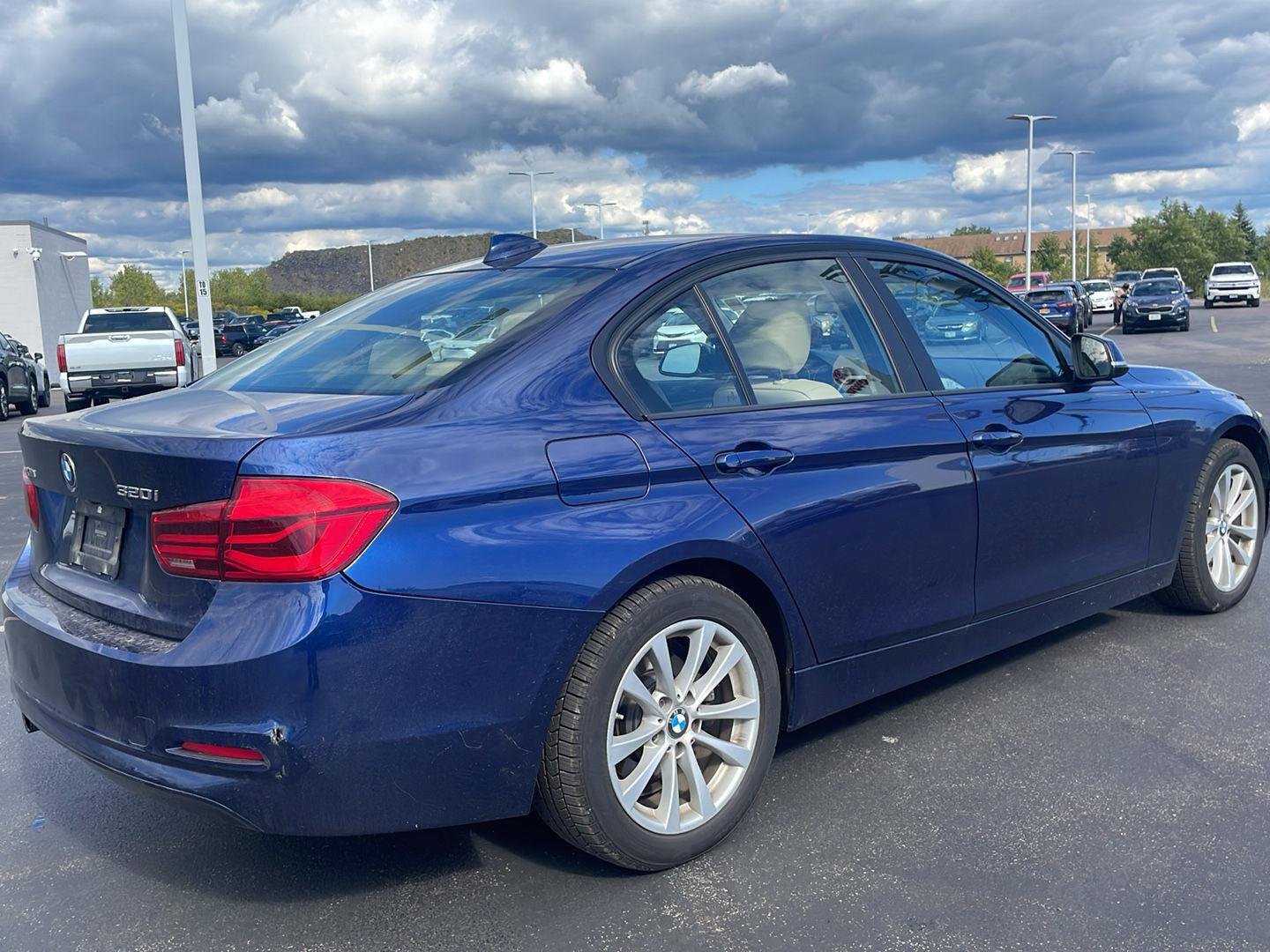 Used 2018 Mediterranean Blue Metallic BMW 320i xDrive image 14