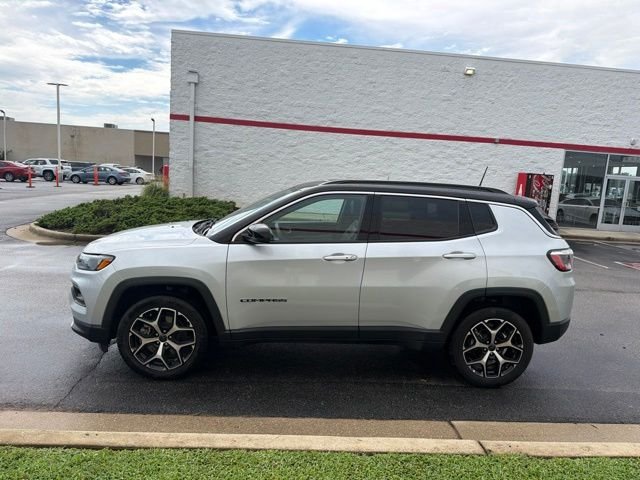 Used 2025 Silver Jeep Limited image 4