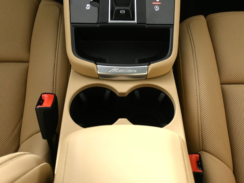 2026 Porsche Macan T - Photo 27