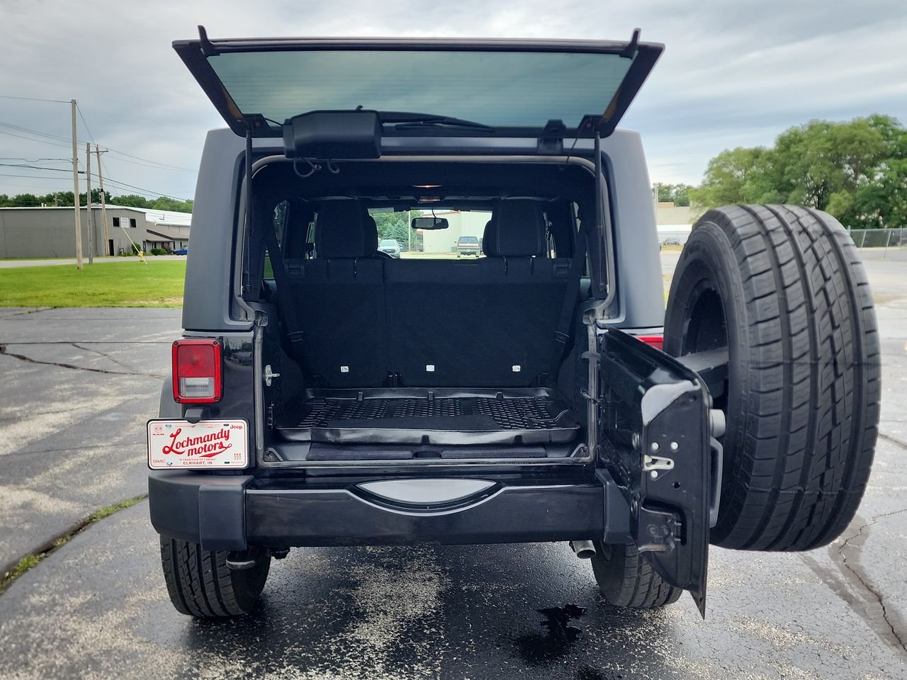 Used 2018 Black Clearcoat Jeep Sahara image 21