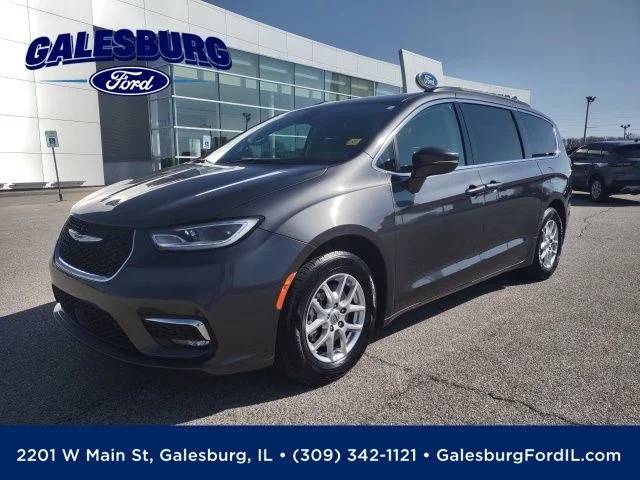 2022 Chrysler Pacifica Touring L's photo