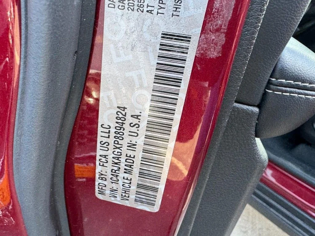 Used 2023 Red Jeep Altitude image 23