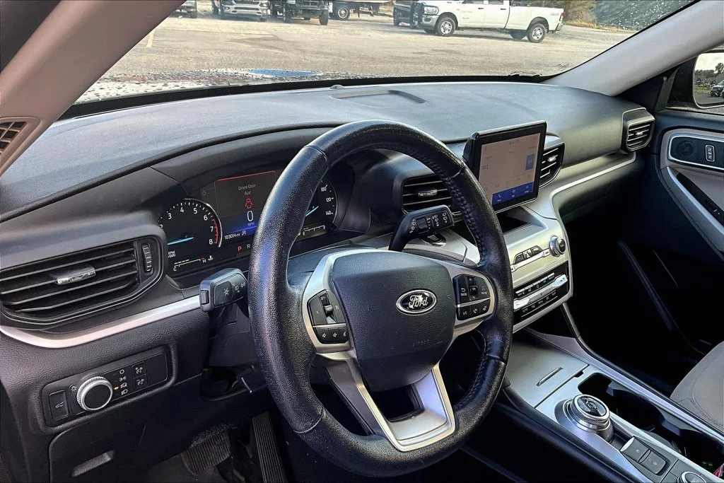 Used 2022 Black Ford XLT image 4