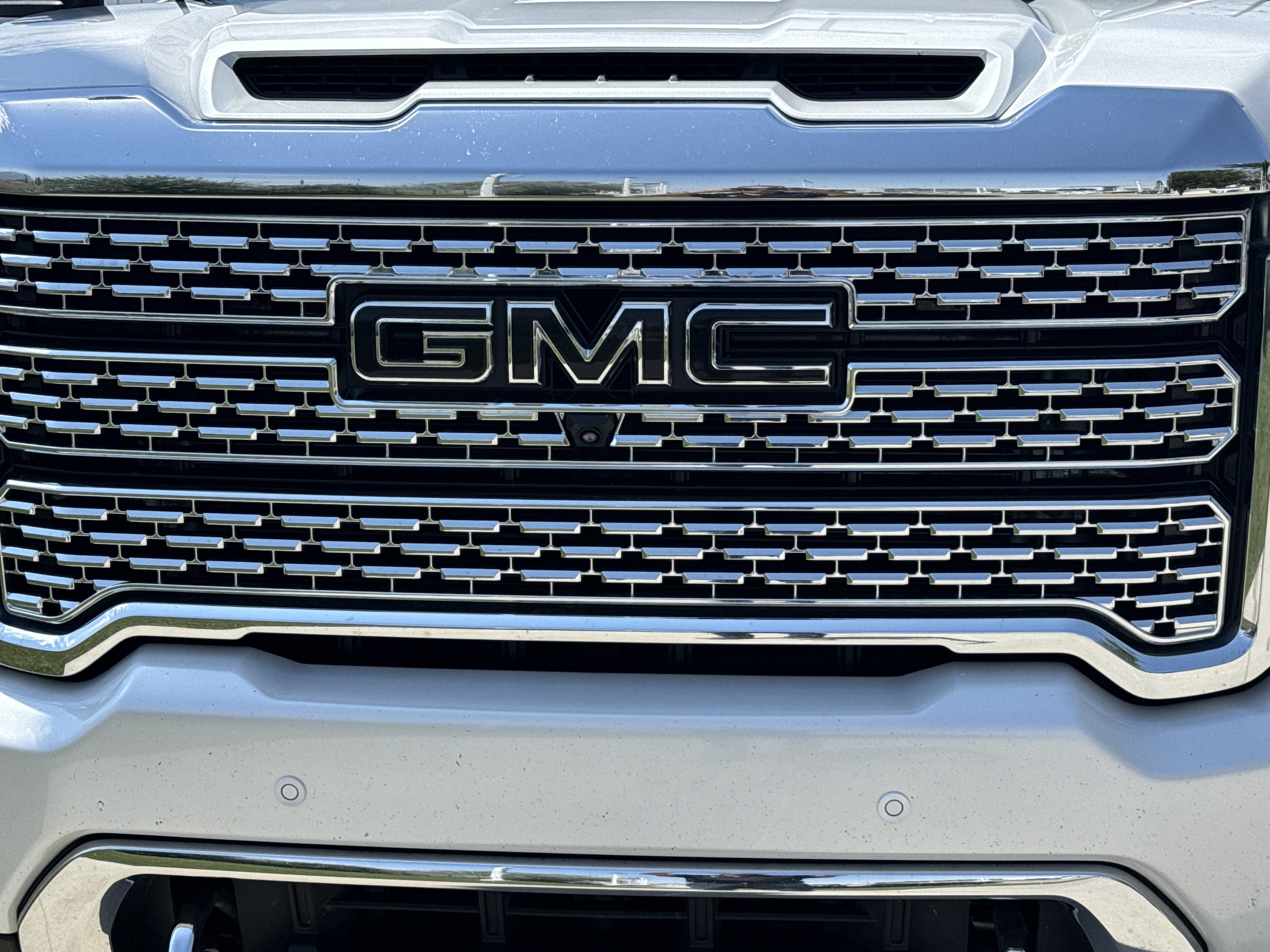Used 2021 WHITE FROST TRICOAT GMC Denali image 9