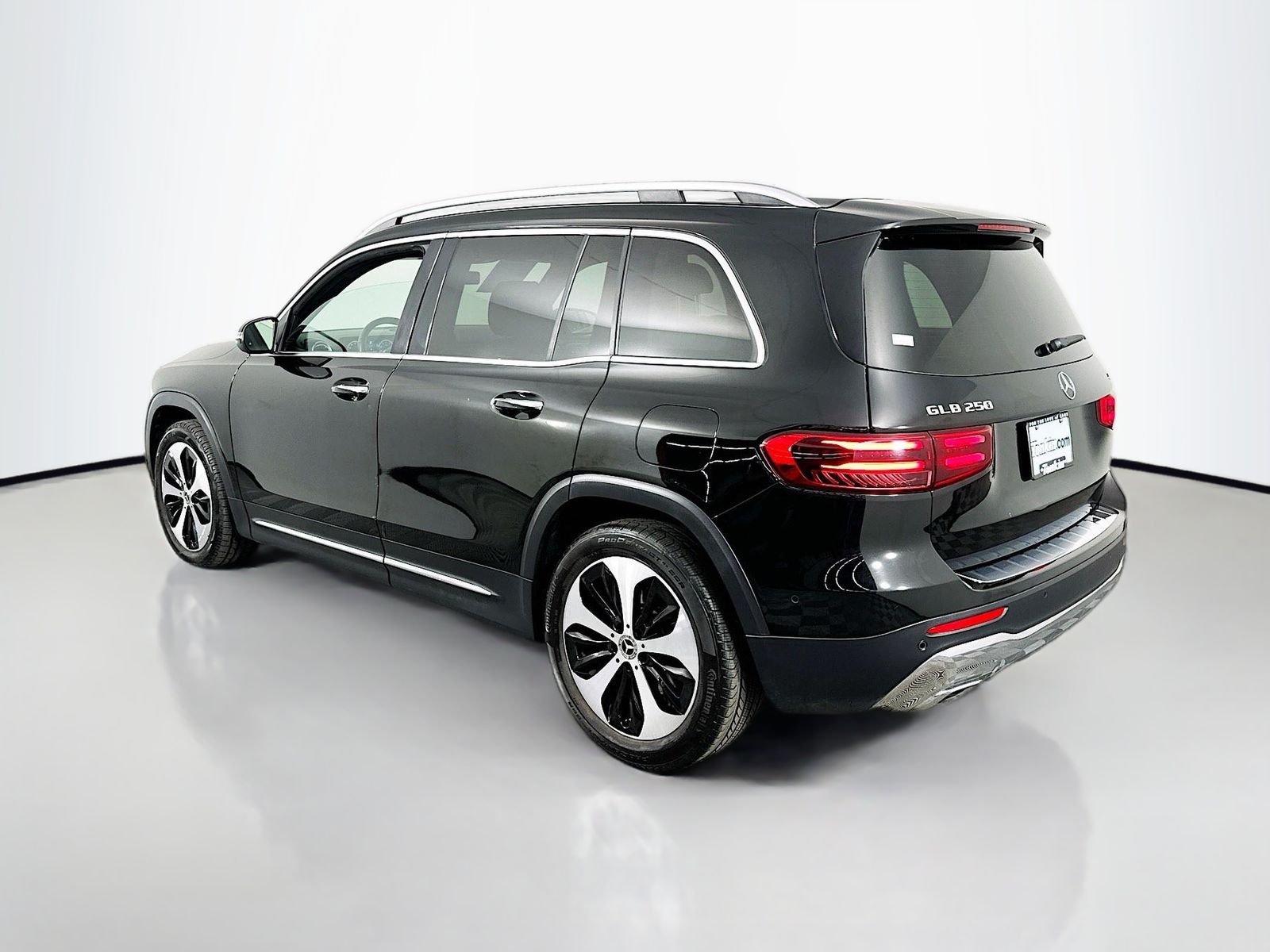 Used 2025 Black Mercedes-Benz GLB 250 image 5