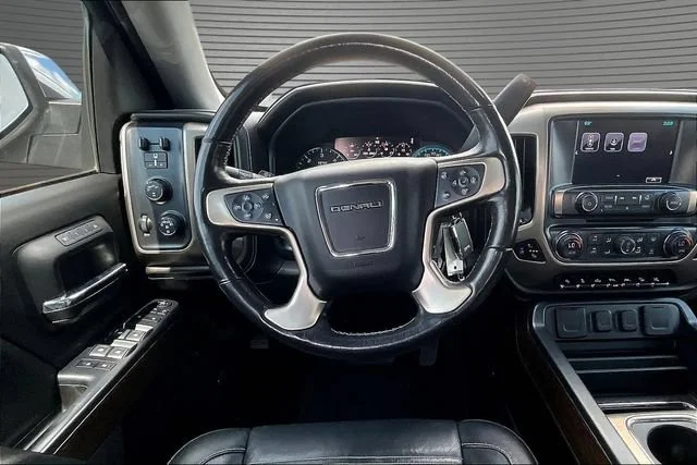 Used 2018 WHITE FROST TRICOAT GMC Denali image 9
