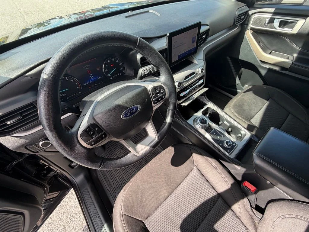 Used 2023 Black Ford XLT image 13