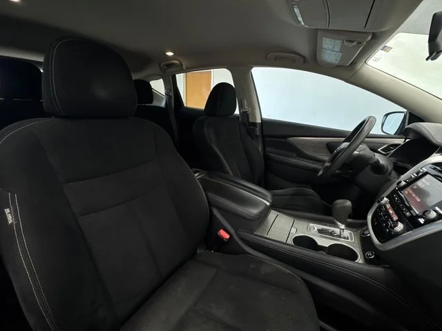 Used 2016 Cayenne Red Metallic Nissan S image 39