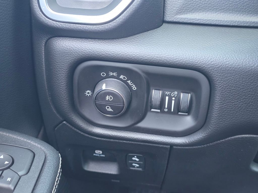 New 2026 Hydro Blue Pearl-Coat Exterior Paint RAM Laramie image 18