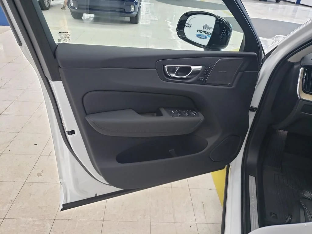 New 2026 Crystal White Volvo Ultra image 12