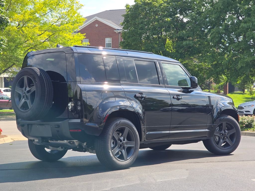 New 2026 Santorini Black Land Rover X-Dynamic SE image 6