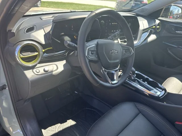 Used 2026 Green Chevrolet ACTIV image 13