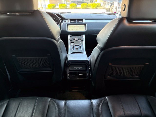 Used 2017  Land Rover SE image 34