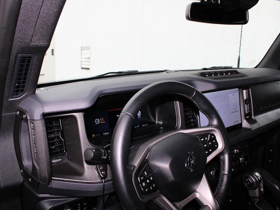 Used 2025 Gray Ford Badlands image 29