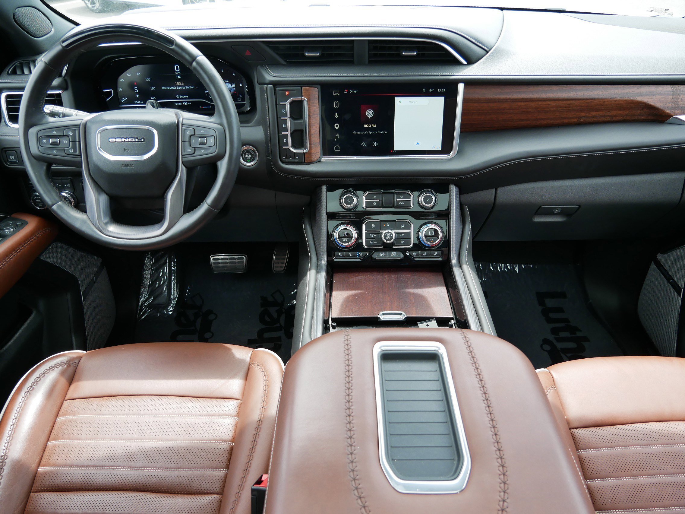 2024 GMC Yukon Denali Ultimate - Photo 10