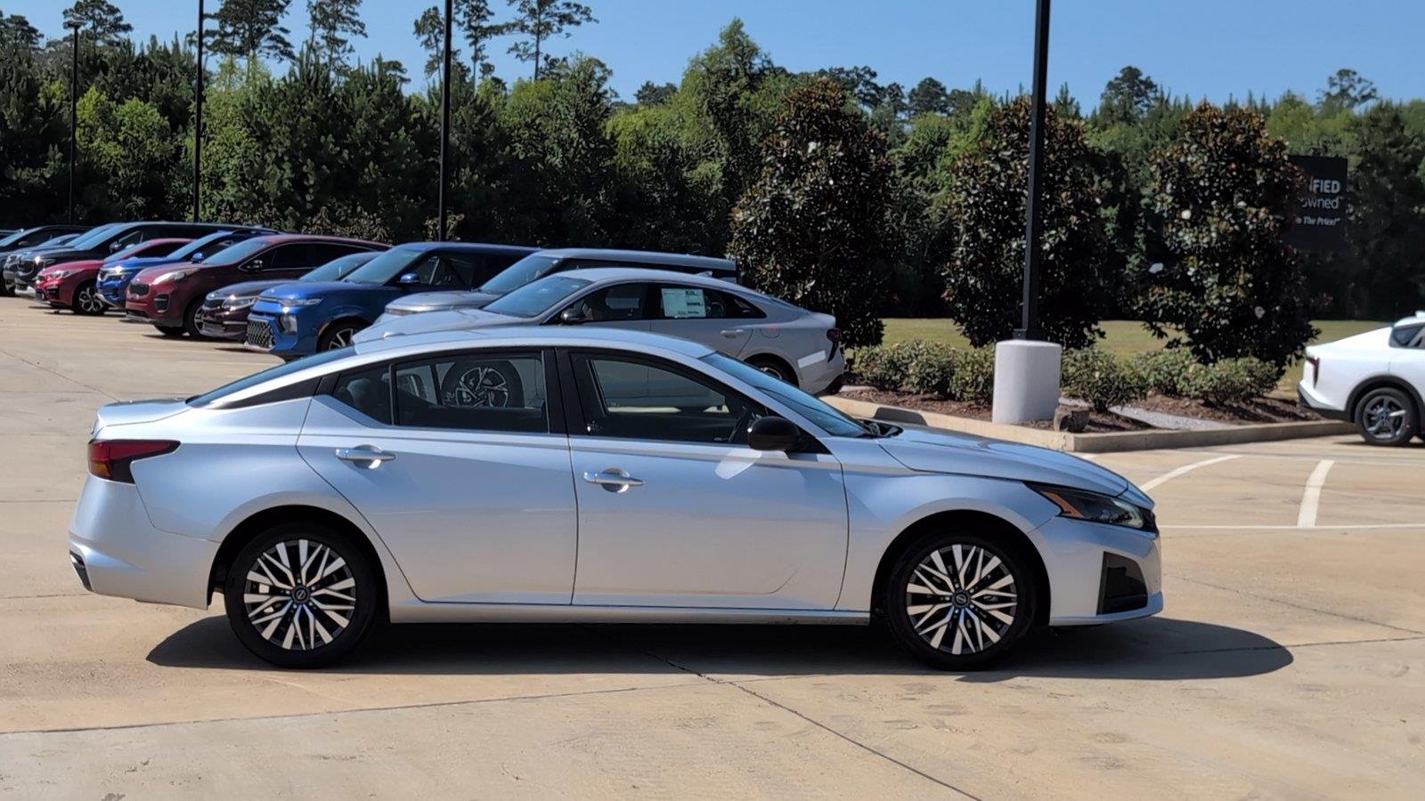 Used 2024 Brilliant Silver Metallic Nissan 2.5 SV image 9