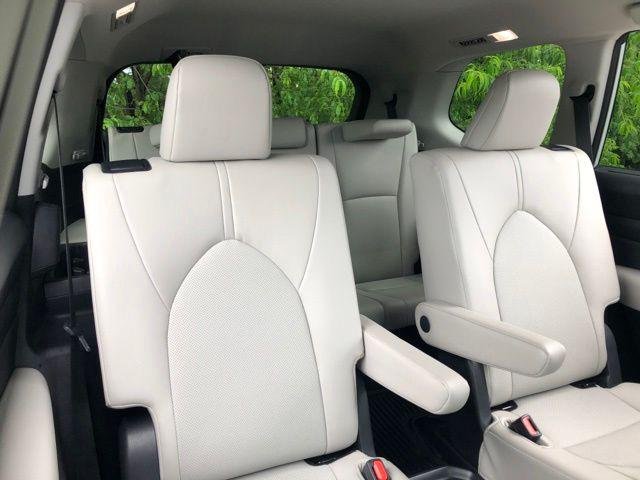 Certified Used 2024 WIND CHILL PEARL Toyota  image 11