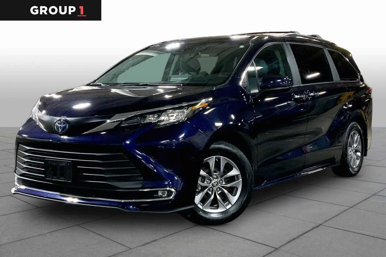 2023 Toyota Sienna XLE 7-Passenger Hybrid AWD's photo
