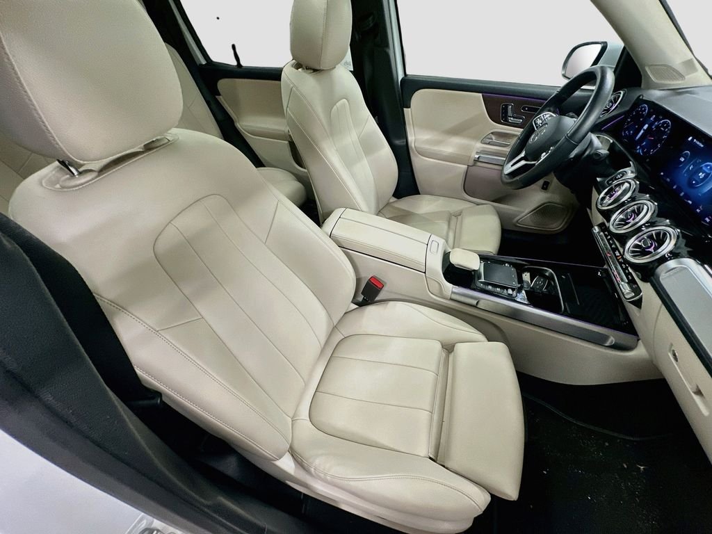 Used 2023 White Mercedes-Benz GLB 250 image 28