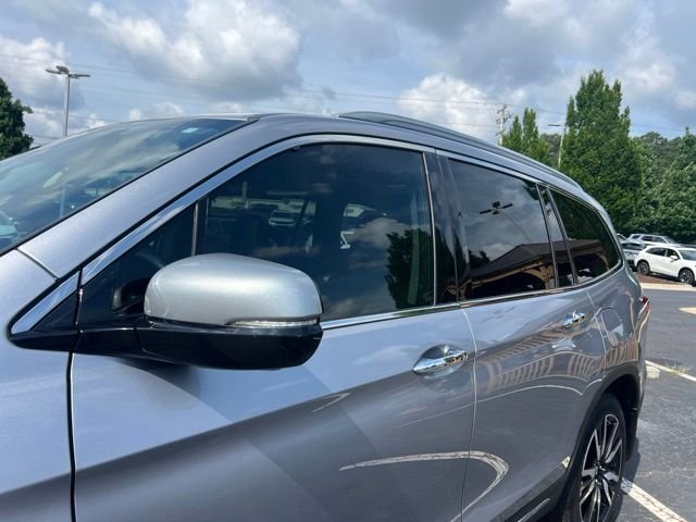Certified Used 2019 Lunar Silver Metallic Honda Elite image 13