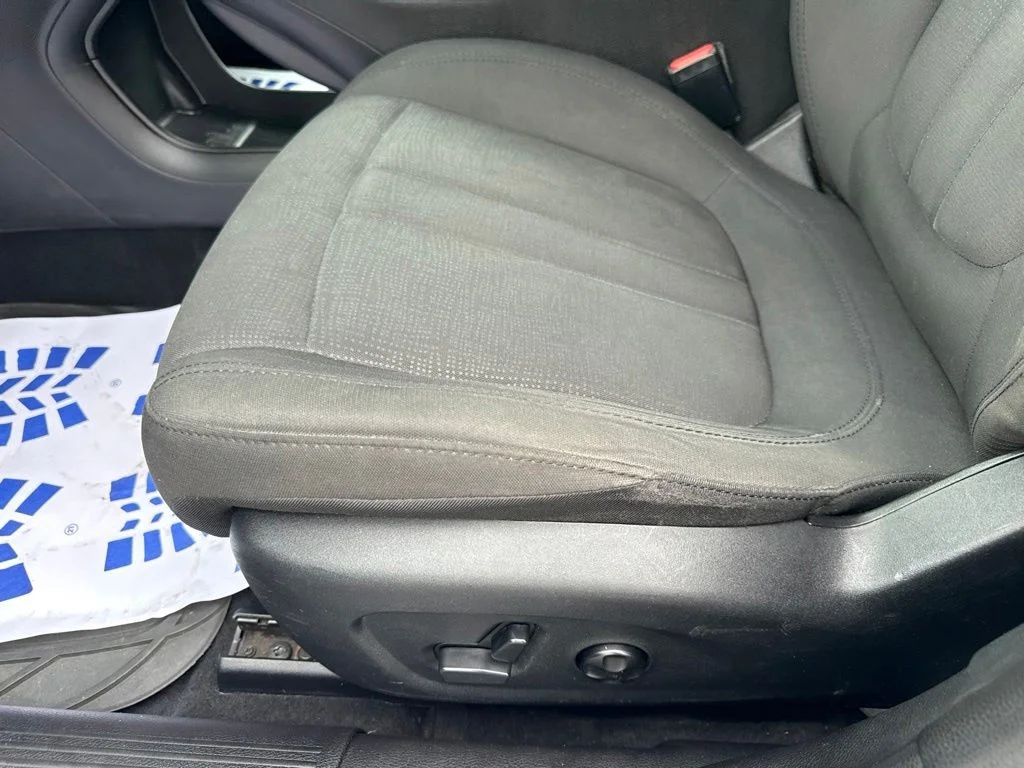 Used 2016 White Chrysler Limited image 15