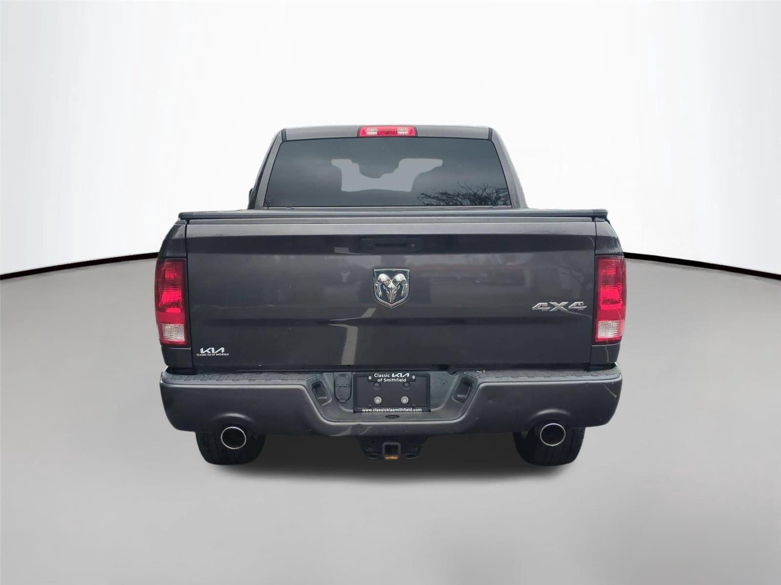 Used 2017 Granite Crystal Metallic Clearcoat Ram Express image 4