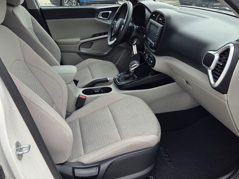 Certified Used 2020 Snow White Pearl KIA S IVT image 17