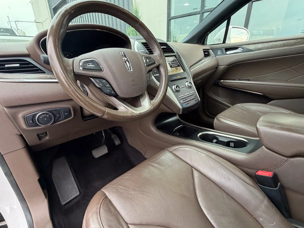 Used 2018 White Lincoln Reserve image 7